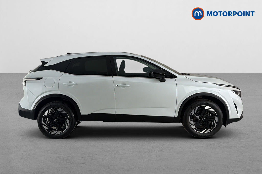 Nissan Qashqai N-Connecta Manual Petrol SUV - Stock Number (1681184) - Passenger side