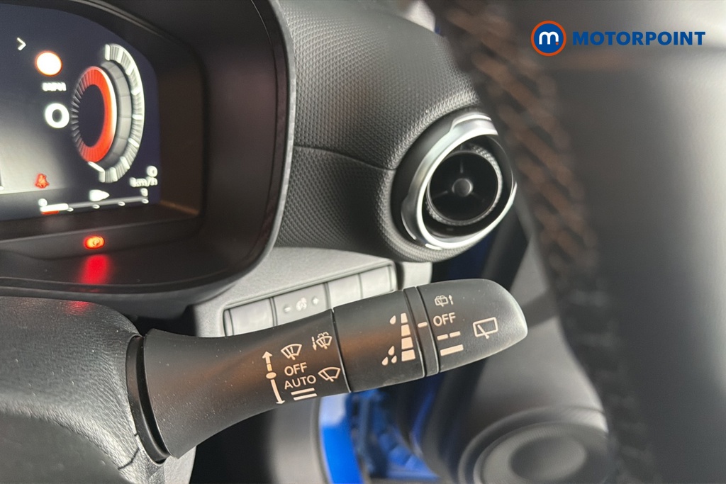 Nissan Juke N-Connecta Automatic Petrol-Electric Hybrid SUV - Stock Number (1681189) - 6th supplementary image