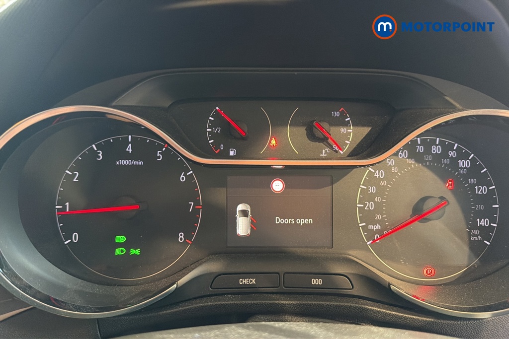 Vauxhall Crossland Ultimate Manual Diesel SUV - Stock Number (1662914) - 7th supplementary image
