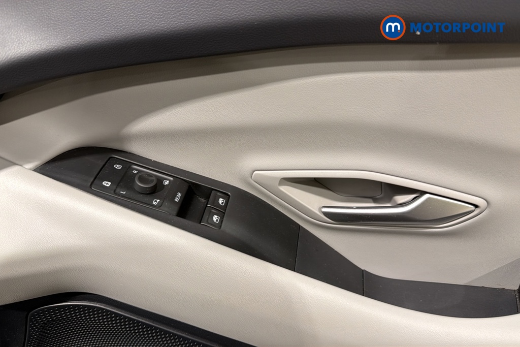 Ford Explorer Select Automatic Electric SUV - Stock Number (1681192) - 19th supplementary image