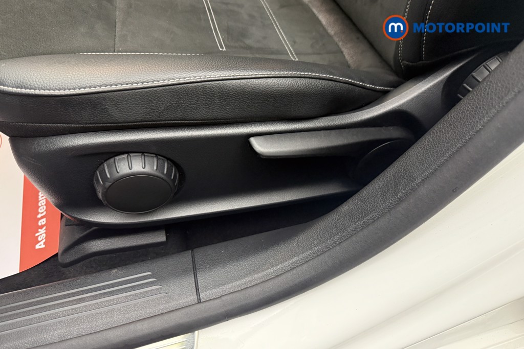 Mercedes-Benz A Class Amg Line Premium Edition Automatic Petrol Hatchback - Stock Number (1677125) - 9th supplementary image