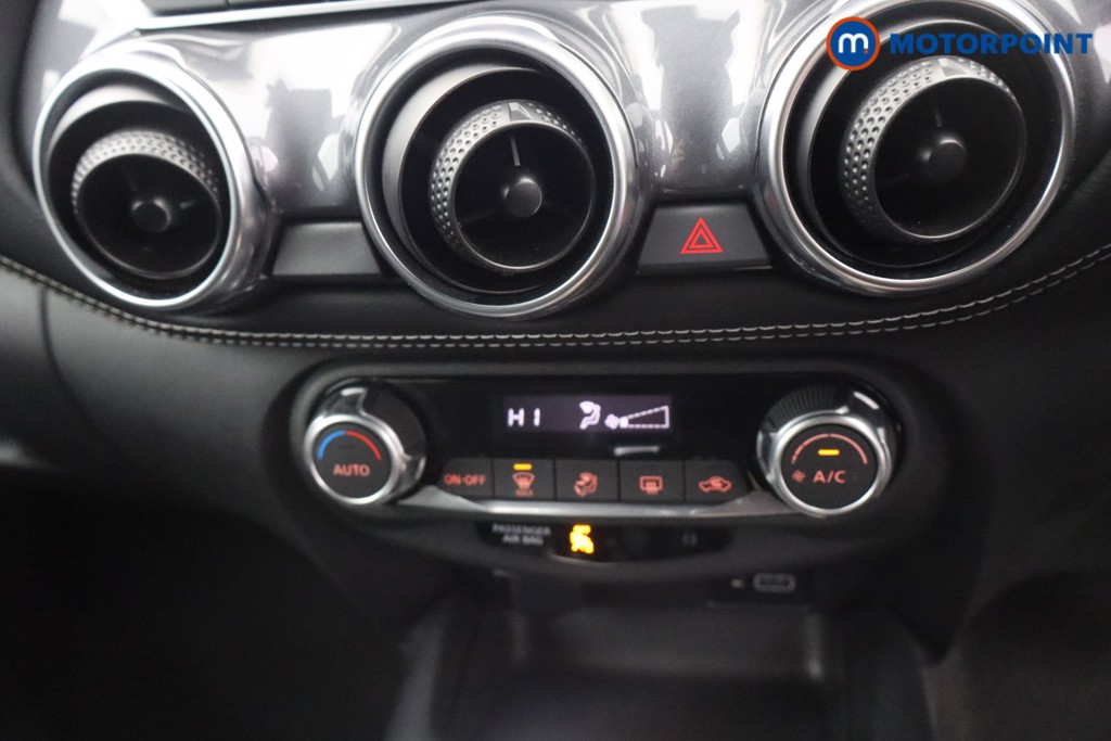 Nissan Juke N-Connecta Automatic Petrol SUV - Stock Number (1677796) - 19th supplementary image
