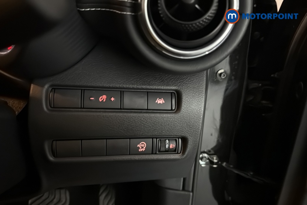 Nissan Juke N-Connecta Automatic Petrol SUV - Stock Number (1677797) - 11th supplementary image