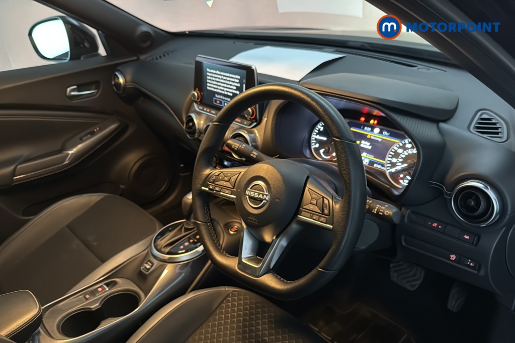 Nissan Juke N-Connecta Automatic Petrol SUV - Stock Number (1677797) - 1st supplementary image