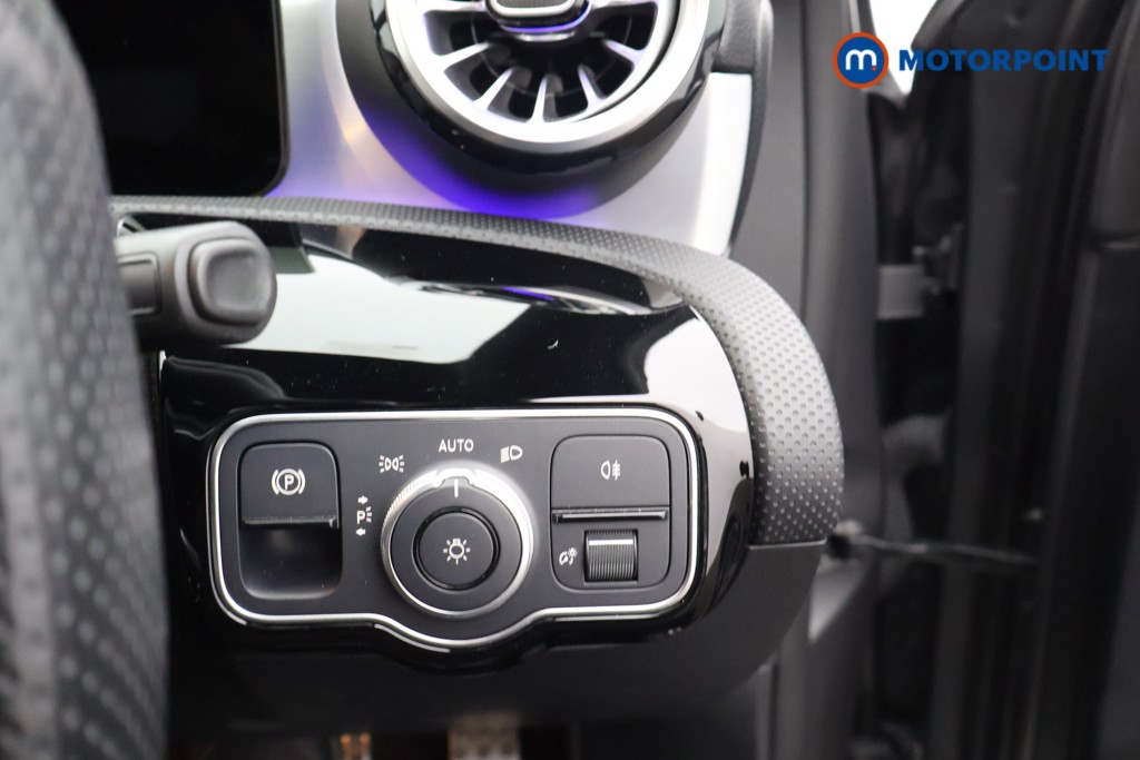 Mercedes-Benz A Class Executive Edition Automatic Petrol Hatchback - Stock Number (1678015) - 7th supplementary image