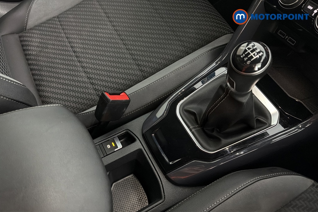 Volkswagen T-Roc R-Line Manual Petrol SUV - Stock Number (1678618) - 15th supplementary image