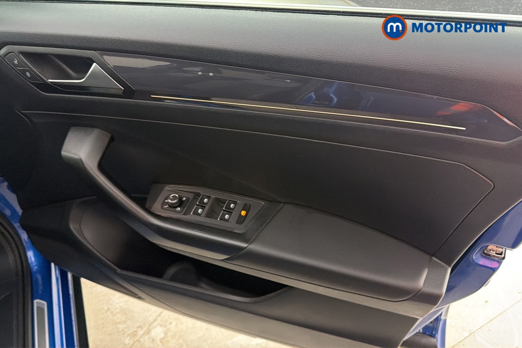 Volkswagen T-Roc R-Line Manual Petrol SUV - Stock Number (1678618) - 18th supplementary image
