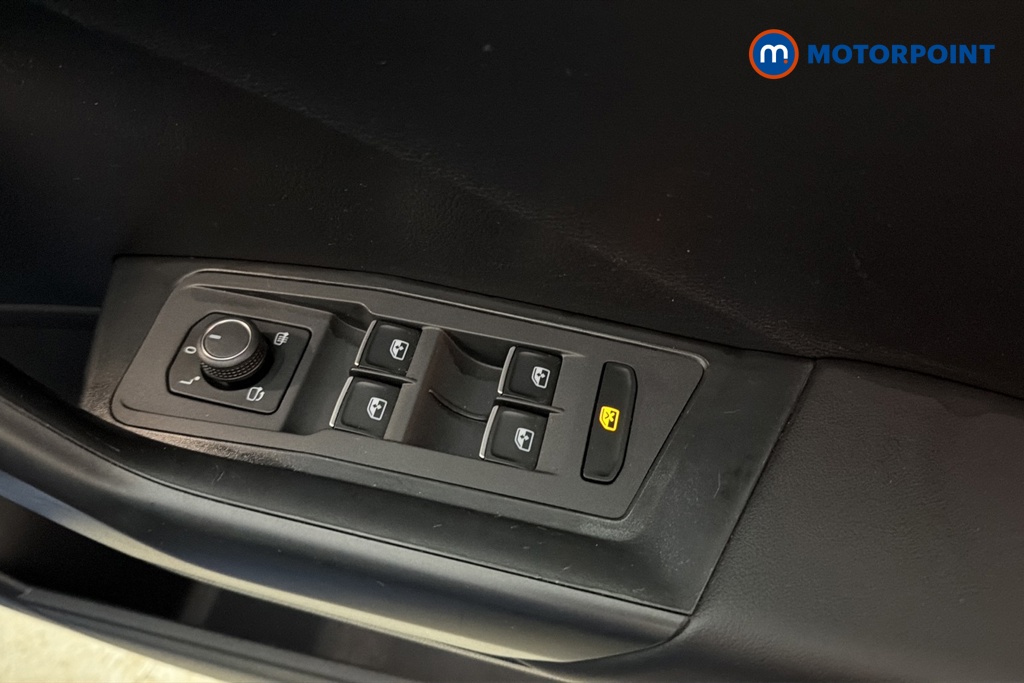 Volkswagen T-Roc R-Line Manual Petrol SUV - Stock Number (1678618) - 19th supplementary image