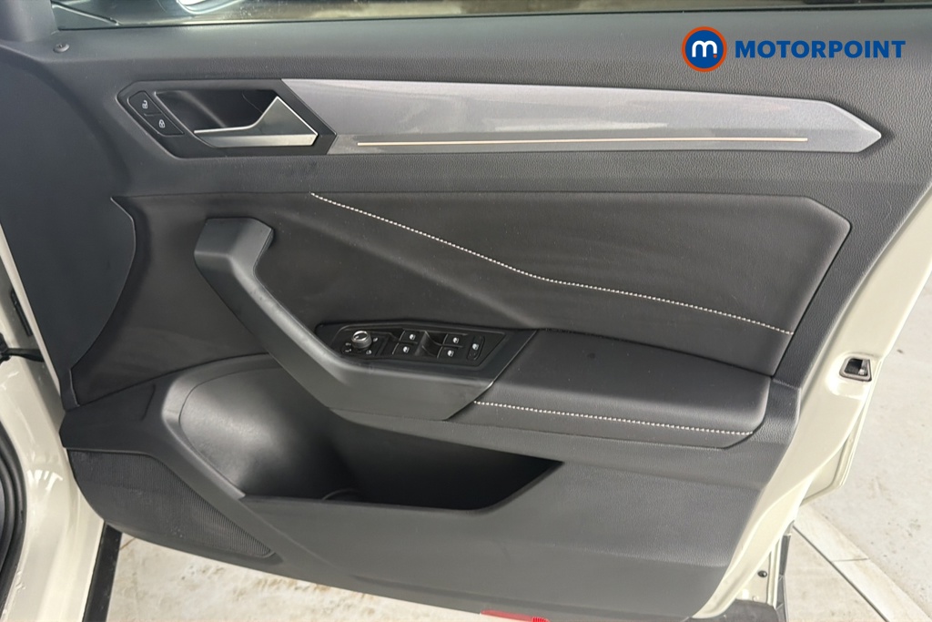 Volkswagen T-Roc Style Automatic Petrol SUV - Stock Number (1679781) - 18th supplementary image