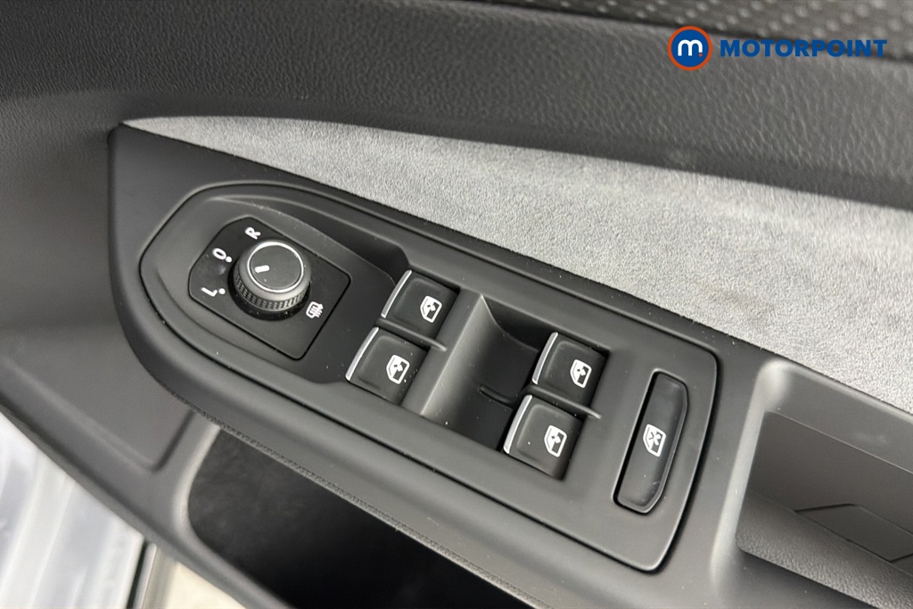 Volkswagen Golf R-Line Automatic Petrol Hatchback - Stock Number (1680880) - 19th supplementary image