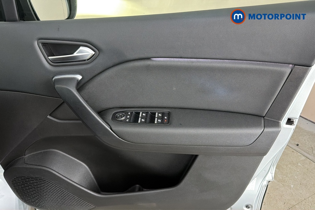 Renault Captur S Edition Automatic Petrol Plug-In Hybrid SUV - Stock Number (1680999) - 18th supplementary image