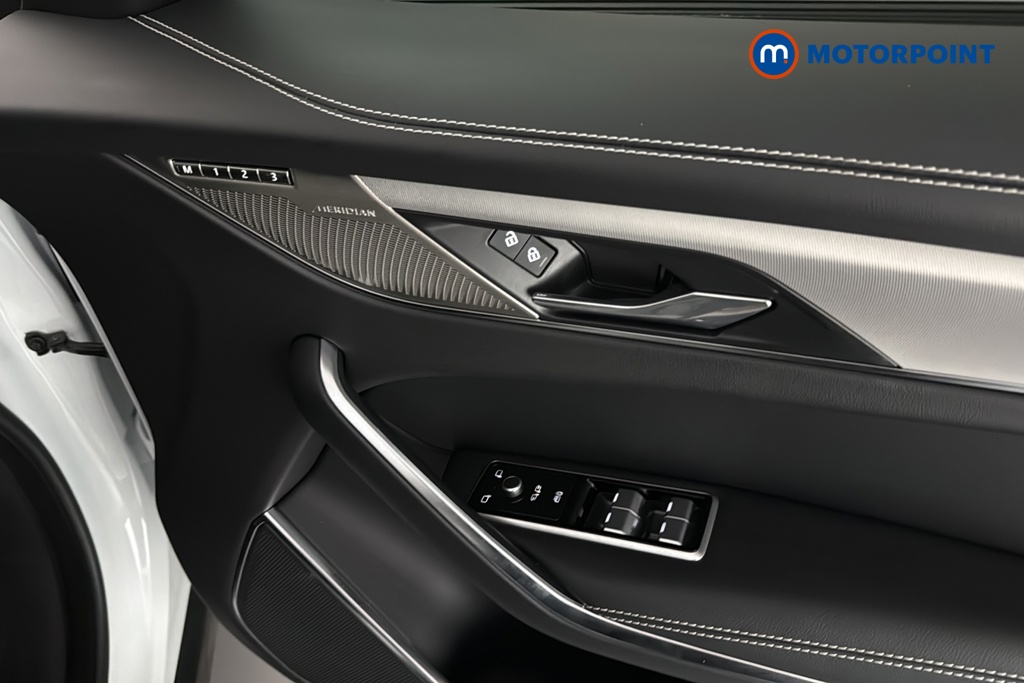 Jaguar F-Pace R-Dynamic Se Black Automatic Diesel SUV - Stock Number (1681087) - 19th supplementary image