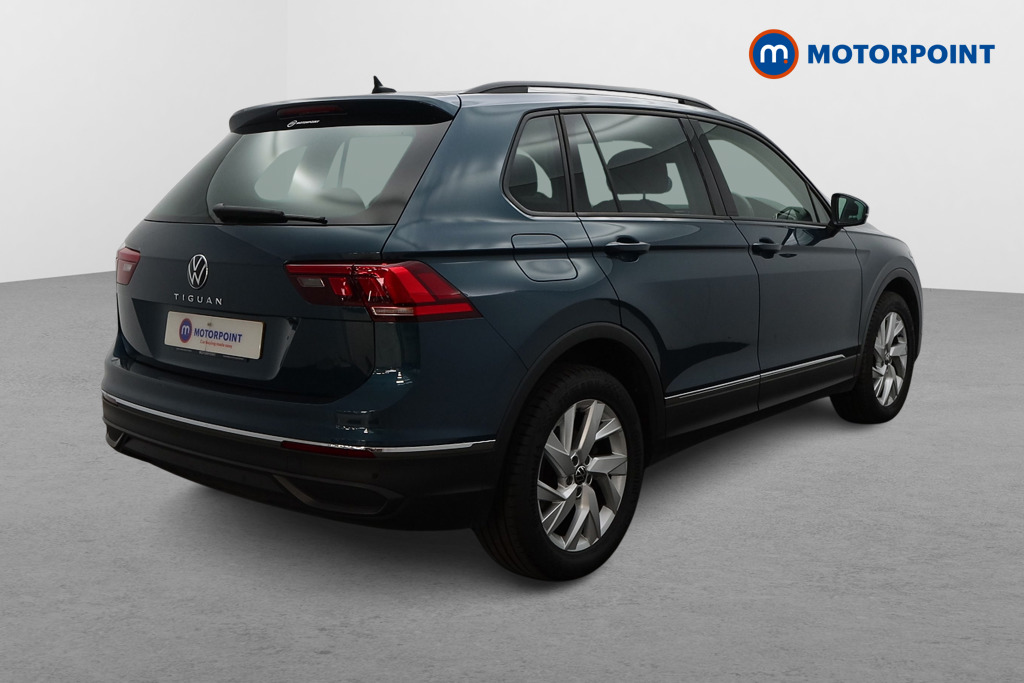 Volkswagen Tiguan Life Automatic Petrol SUV - Stock Number (1672605) - Drivers side rear corner