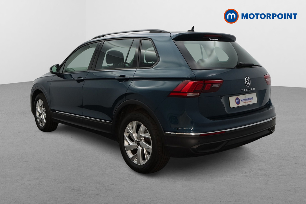 Volkswagen Tiguan Life Automatic Petrol SUV - Stock Number (1672605) - Passenger side rear corner
