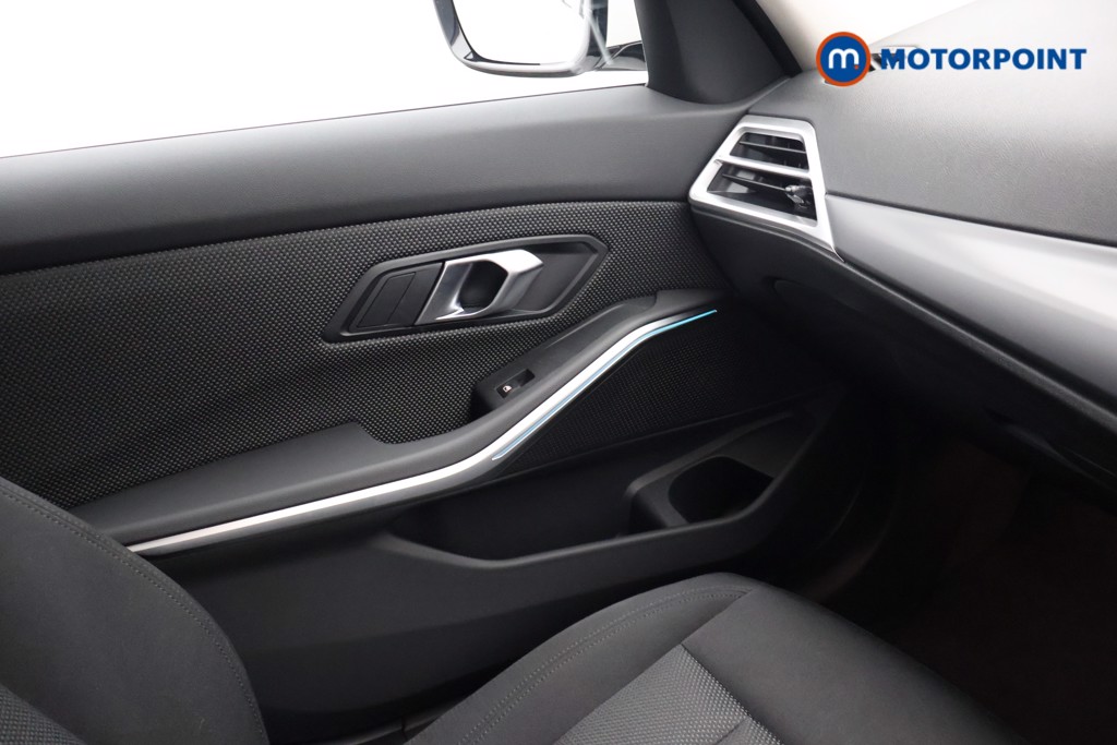 BMW 3 Series Sport Automatic Petrol Plug-In Hybrid Estate - Stock Number (1675970) - 12th supplementary image