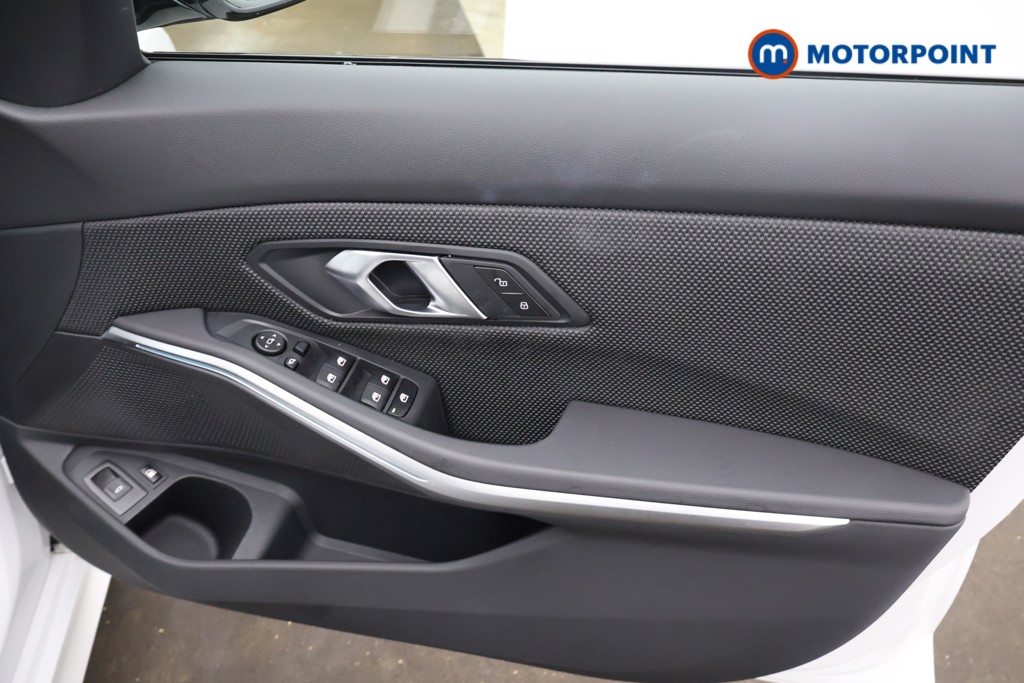 BMW 3 Series Sport Automatic Petrol Plug-In Hybrid Estate - Stock Number (1675970) - 13th supplementary image