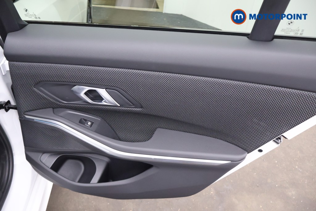 BMW 3 Series Sport Automatic Petrol Plug-In Hybrid Estate - Stock Number (1675970) - 23rd supplementary image