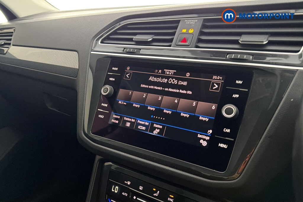 Volkswagen Tiguan Life Automatic Petrol SUV - Stock Number (1677345) - 8th supplementary image