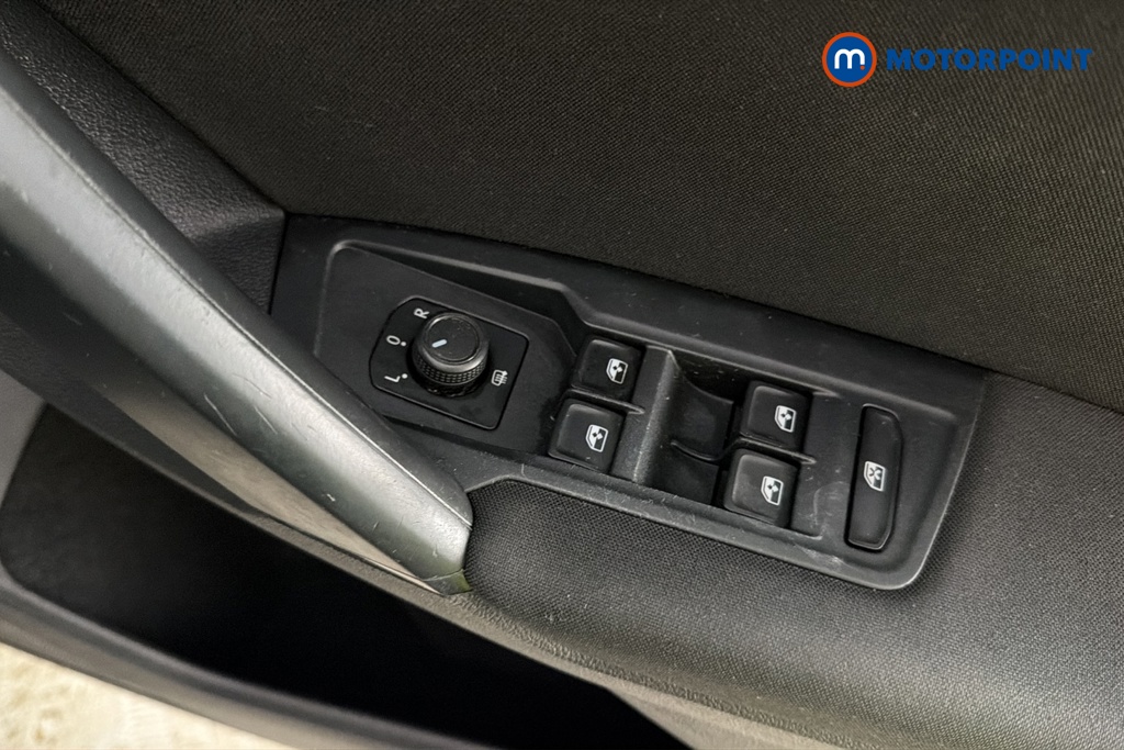 Volkswagen Tiguan Life Automatic Petrol SUV - Stock Number (1677345) - 19th supplementary image