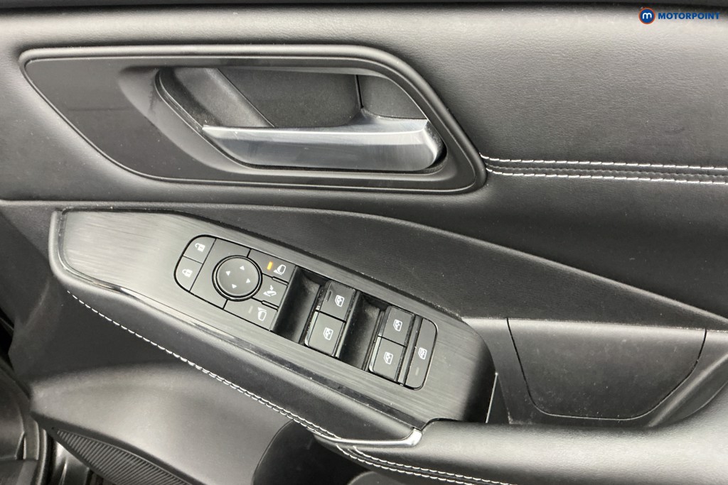 Nissan Qashqai N-Connecta Manual Petrol SUV - Stock Number (1679773) - 27th supplementary image
