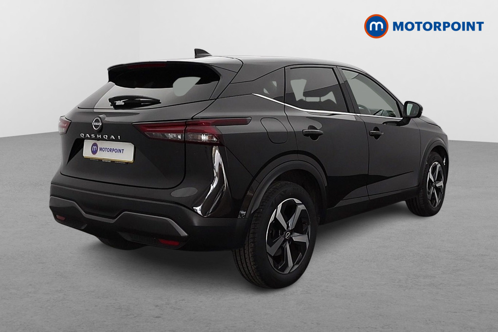 Nissan Qashqai N-Connecta Manual Petrol SUV - Stock Number (1679773) - Drivers side rear corner