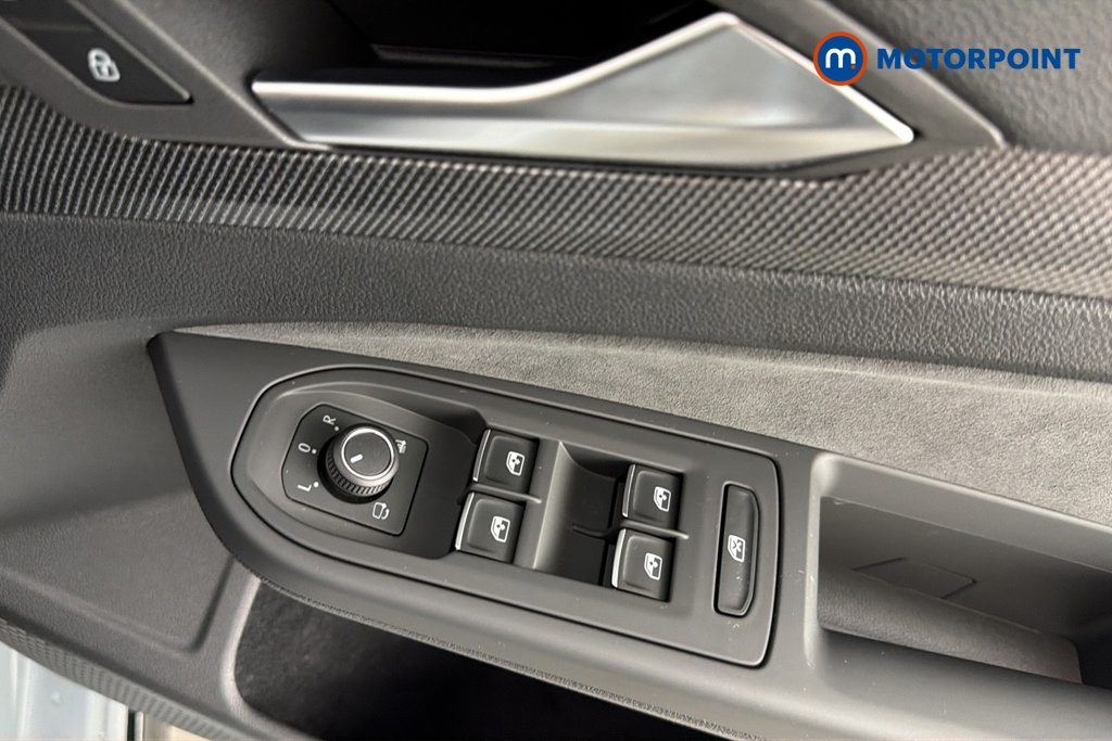 Volkswagen Golf R-Line Manual Petrol Hatchback - Stock Number (1680207) - 19th supplementary image