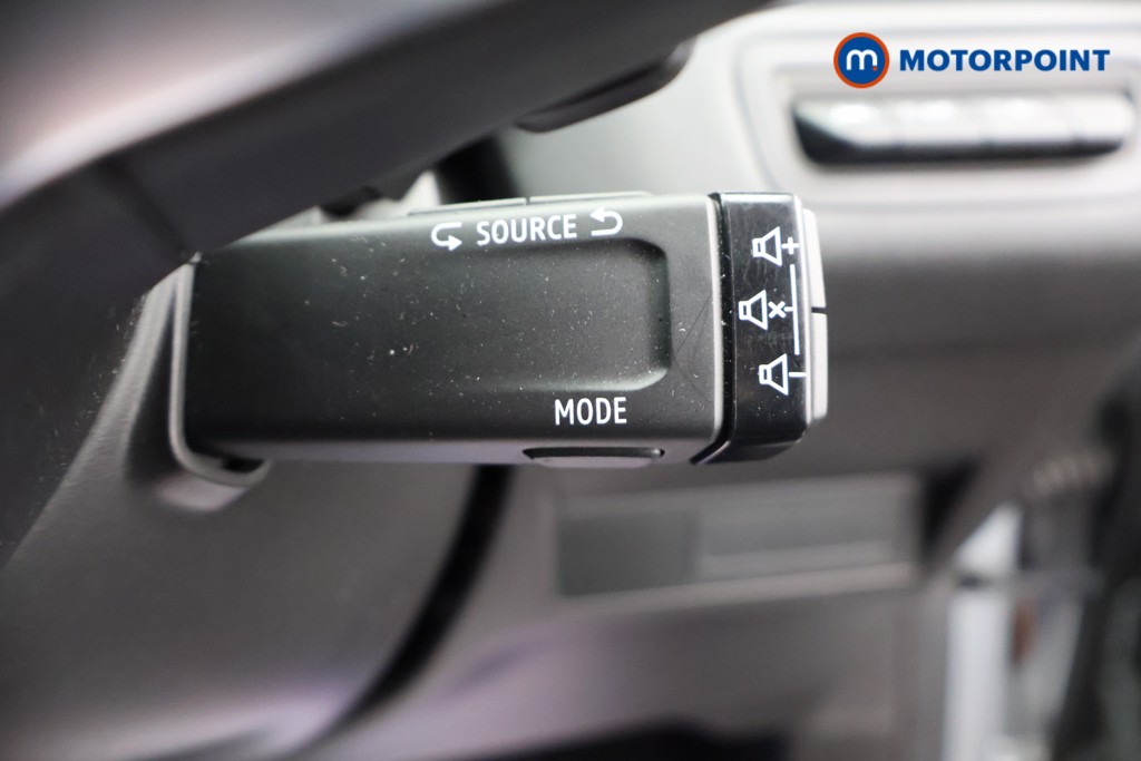 Renault Captur Iconic Automatic Petrol SUV - Stock Number (1680864) - 7th supplementary image