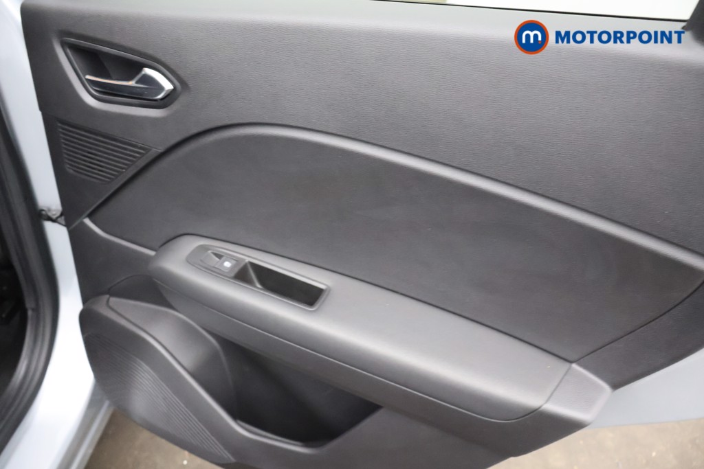 Renault Captur Iconic Automatic Petrol SUV - Stock Number (1680864) - 20th supplementary image