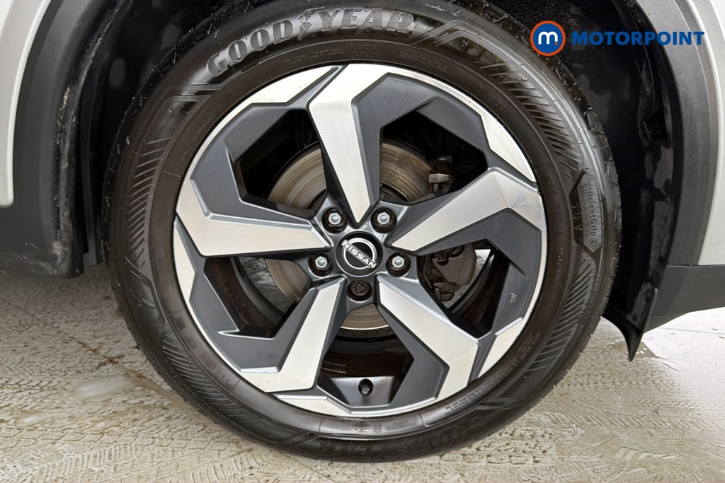 Nissan Qashqai N-Connecta Manual Petrol SUV - Stock Number (1681364) - 47th supplementary image