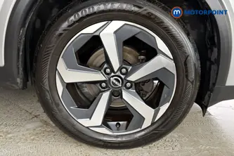 Nissan Qashqai N-Connecta Manual Petrol SUV - Stock Number (1681364) - 47th supplementary image