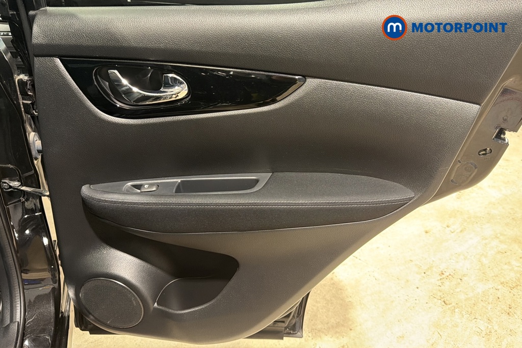 Nissan Qashqai N-Connecta Manual Petrol SUV - Stock Number (1681498) - 994th supplementary image