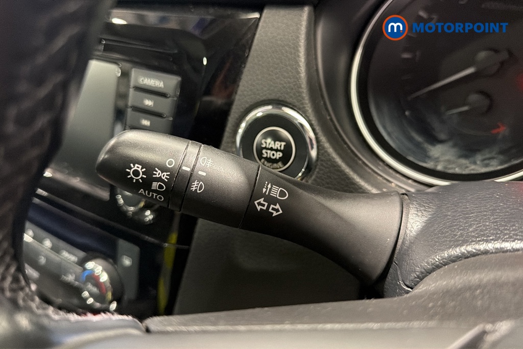 Nissan Qashqai N-Connecta Manual Petrol SUV - Stock Number (1681498) - 5th supplementary image
