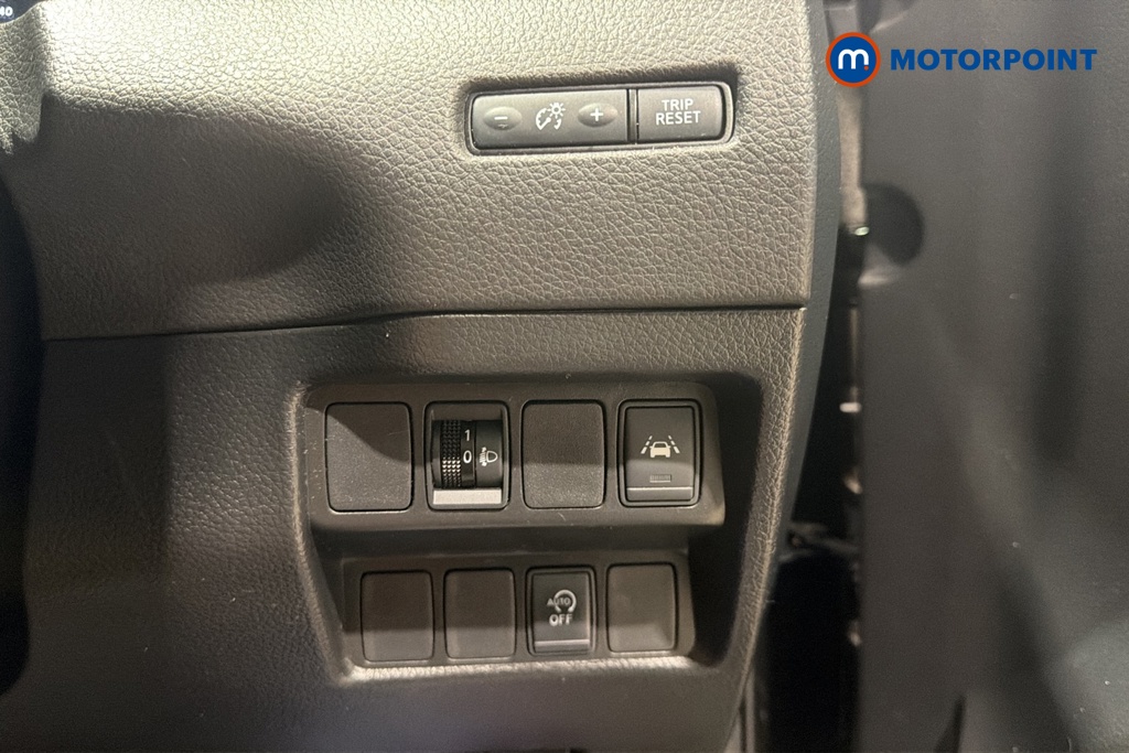 Nissan Qashqai N-Connecta Manual Petrol SUV - Stock Number (1681498) - 11th supplementary image