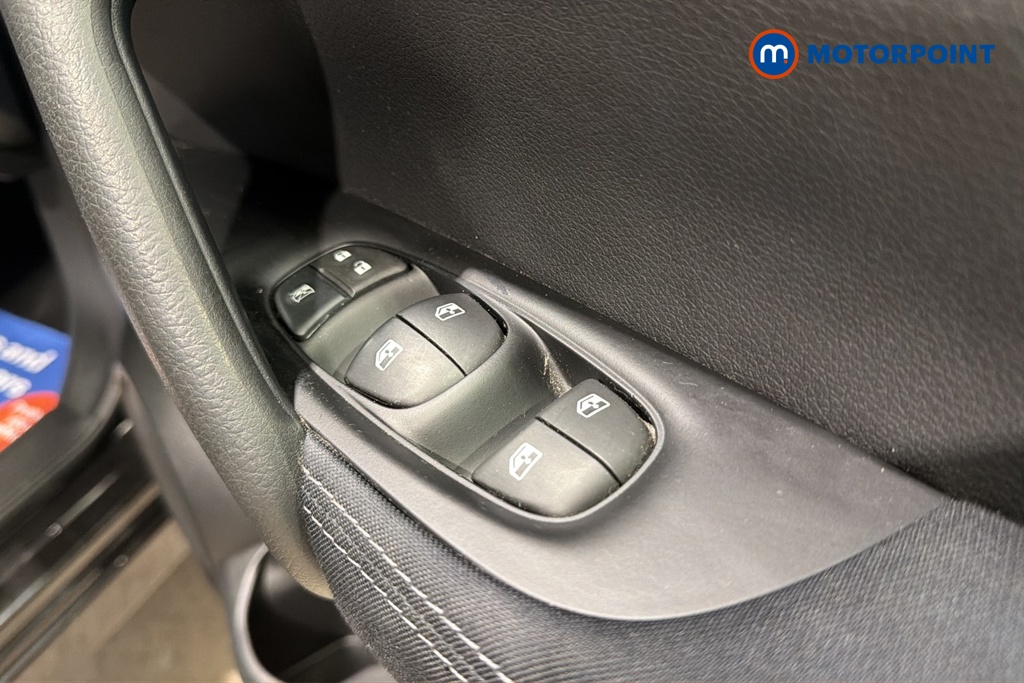 Nissan Qashqai N-Connecta Manual Petrol SUV - Stock Number (1681498) - 19th supplementary image