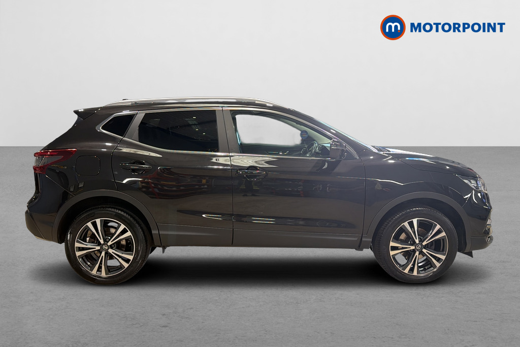 Nissan Qashqai N-Connecta Manual Petrol SUV - Stock Number (1681498) - Passenger side