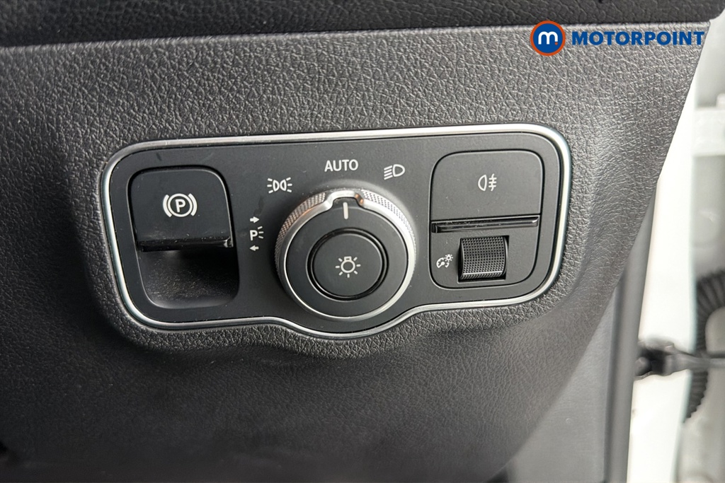 Mercedes-Benz GLB Amg Line Automatic Petrol SUV - Stock Number (1681873) - 11th supplementary image