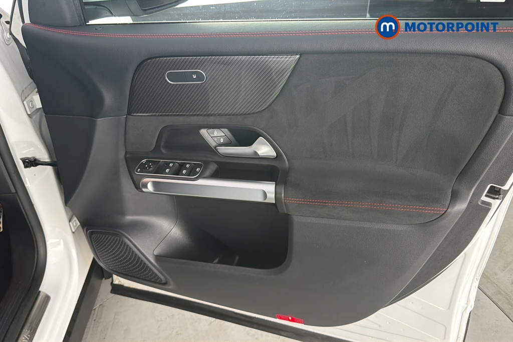Mercedes-Benz GLB Amg Line Automatic Petrol SUV - Stock Number (1681873) - 18th supplementary image