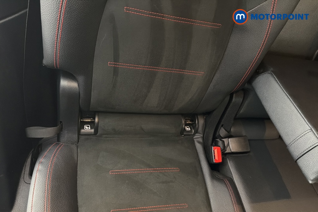 Mercedes-Benz GLB Amg Line Automatic Petrol SUV - Stock Number (1681873) - 27th supplementary image
