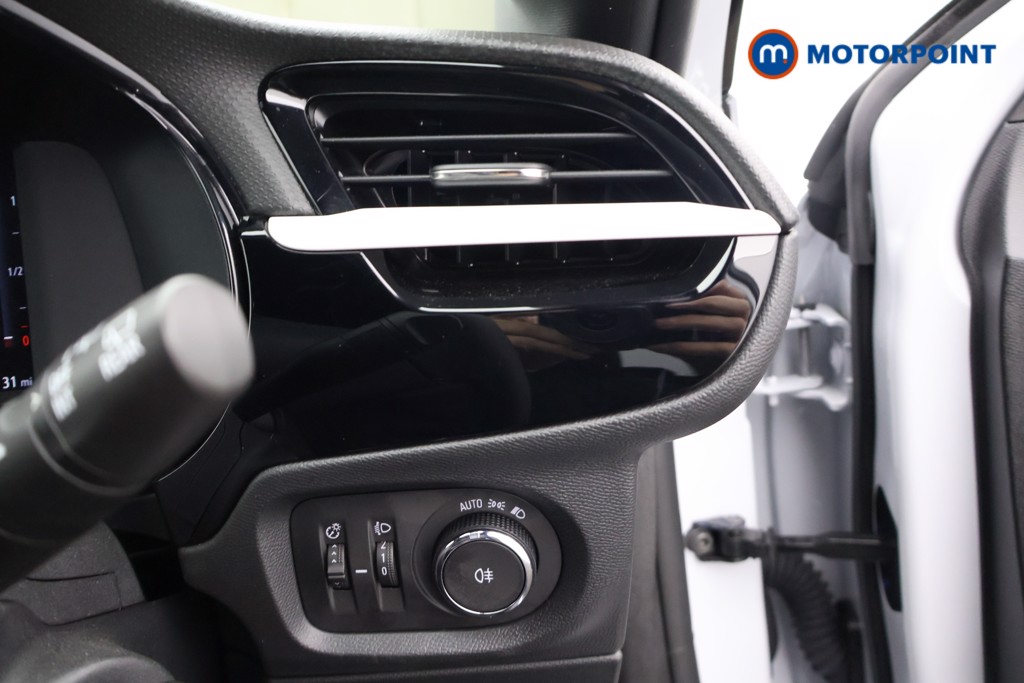 Vauxhall Corsa YES Manual Petrol Hatchback - Stock Number (1639905) - 7th supplementary image