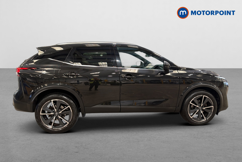 Nissan Qashqai Tekna Automatic Petrol SUV - Stock Number (1679015) - Passenger side