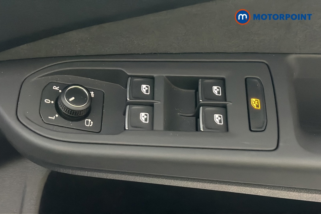 Volkswagen Golf R-Line Automatic Petrol Hatchback - Stock Number (1680364) - 47th supplementary image