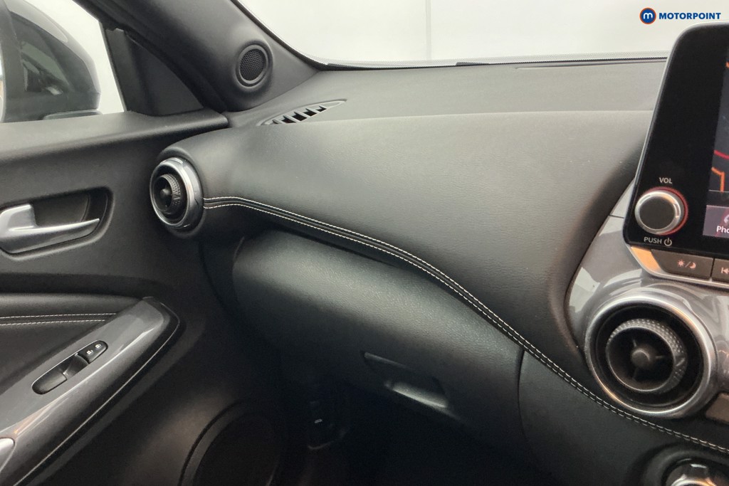 Nissan Juke N-Connecta Automatic Petrol SUV - Stock Number (1681239) - 19th supplementary image