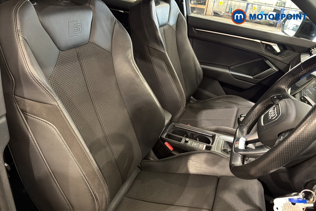 Audi Q3 Black Edition Manual Petrol SUV - Stock Number (1681618) - 22nd supplementary image