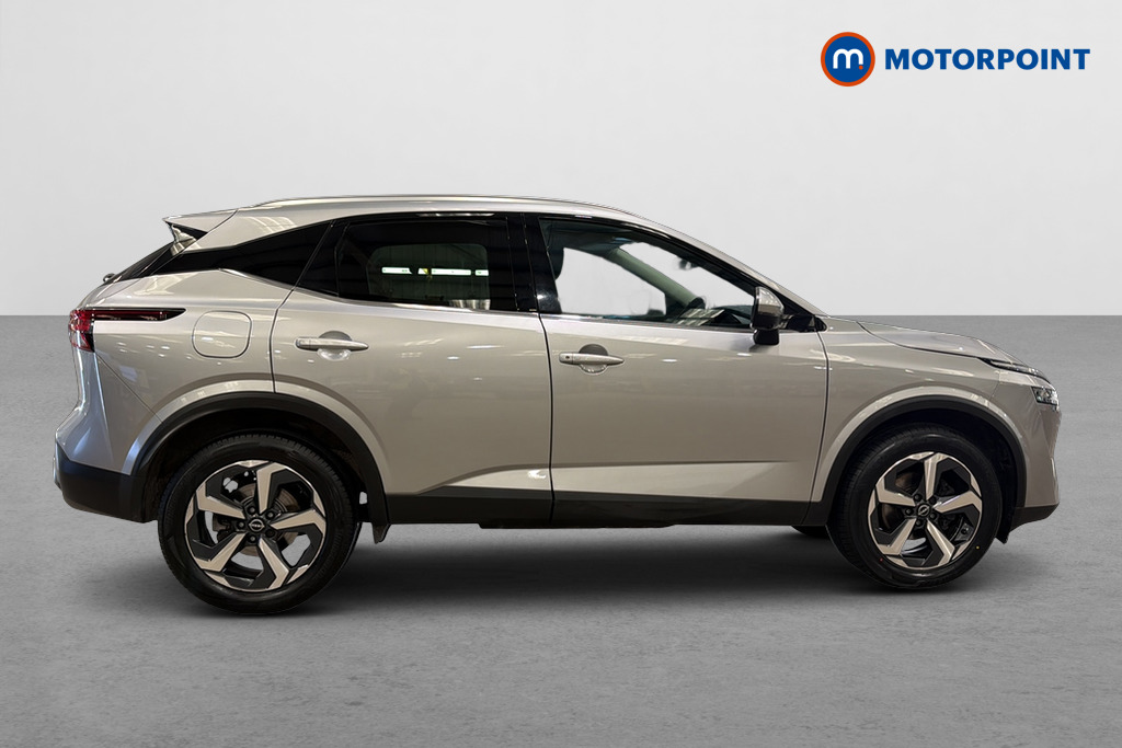 Nissan Qashqai N-Connecta Manual Petrol SUV - Stock Number (1676022) - Passenger side