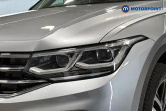 Volkswagen Tiguan Allspace R-Line Automatic Petrol SUV - Stock Number (1676339) - 42nd supplementary image