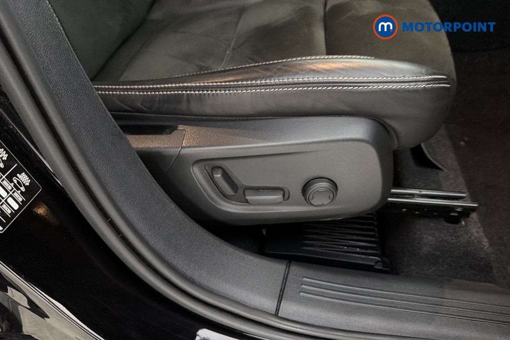 Volvo Xc40 R Design Pro Automatic Petrol SUV - Stock Number (1681109) - 23rd supplementary image