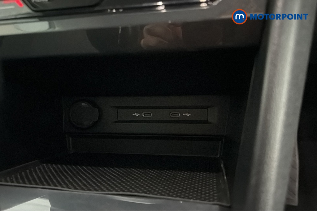 Volkswagen Tiguan Life Automatic Petrol SUV - Stock Number (1681210) - 5th supplementary image