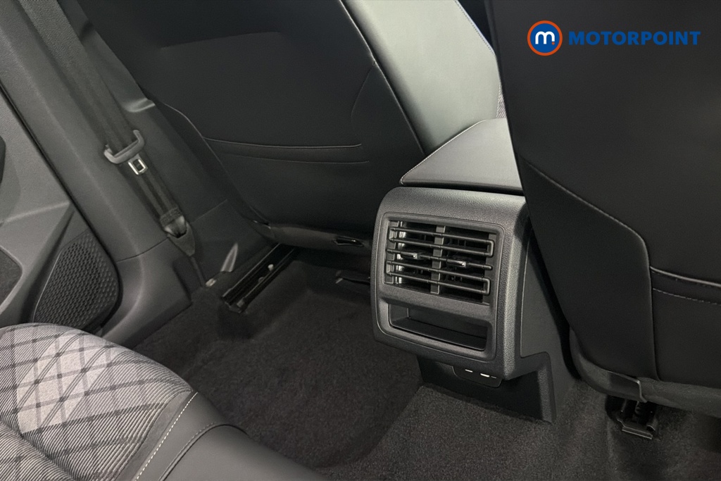 Volkswagen Golf Black Edition Manual Petrol Hatchback - Stock Number (1683475) - 28th supplementary image