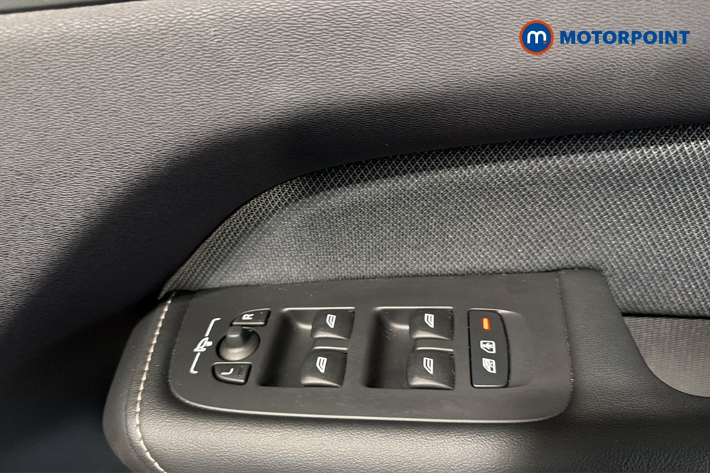 Volvo Xc60 Plus Automatic Petrol Plug-In Hybrid SUV - Stock Number (1675030) - 19th supplementary image