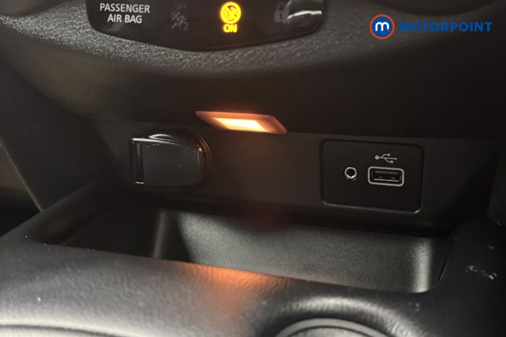 Nissan Juke N-Connecta Manual Petrol SUV - Stock Number (1676010) - 15th supplementary image